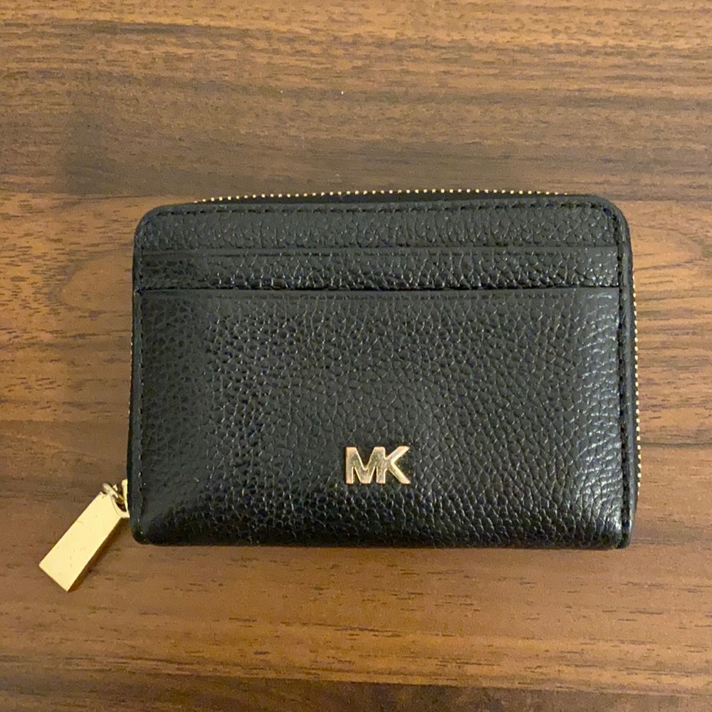 Michael Kors Zip around wallet
